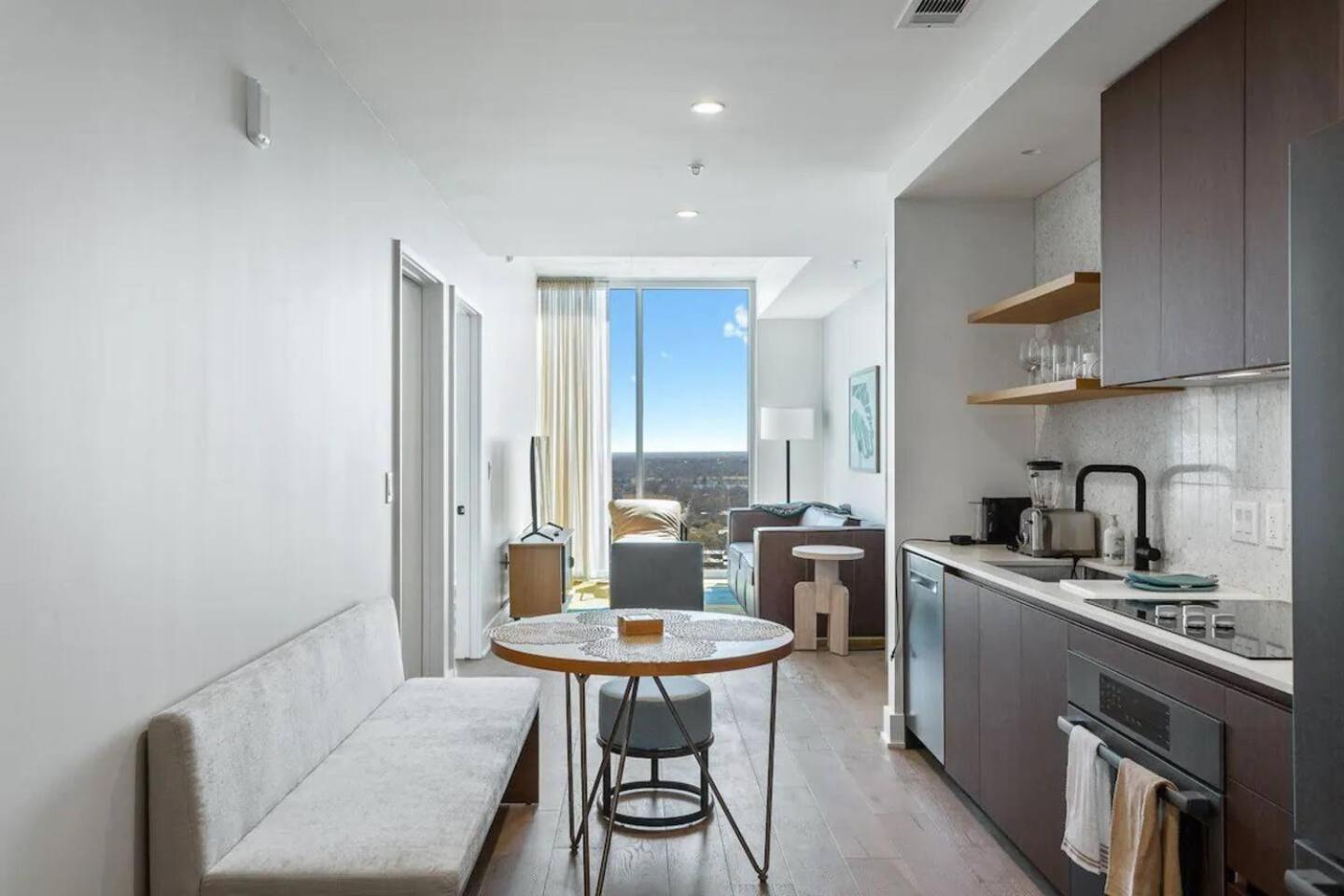 Modern 1Br Condo On Rainey St With Pool And Views オースティン エクステリア 写真