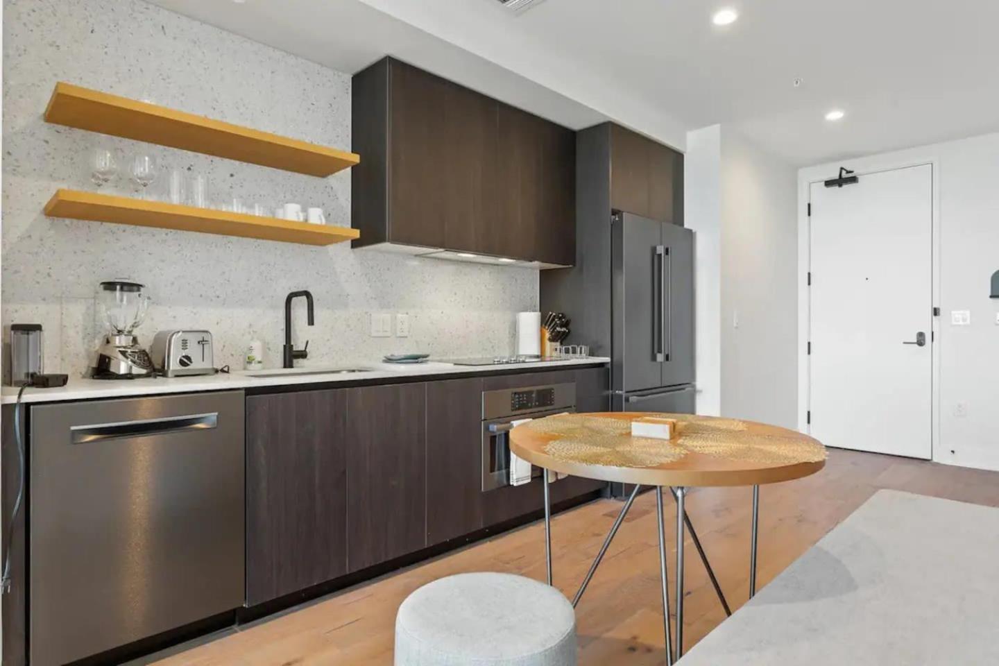 Modern 1Br Condo On Rainey St With Pool And Views オースティン エクステリア 写真